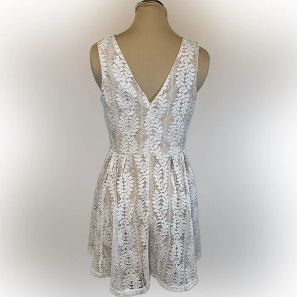 NWOT Lulus Lace Overlay Mini Dress - Picture 2 of 5